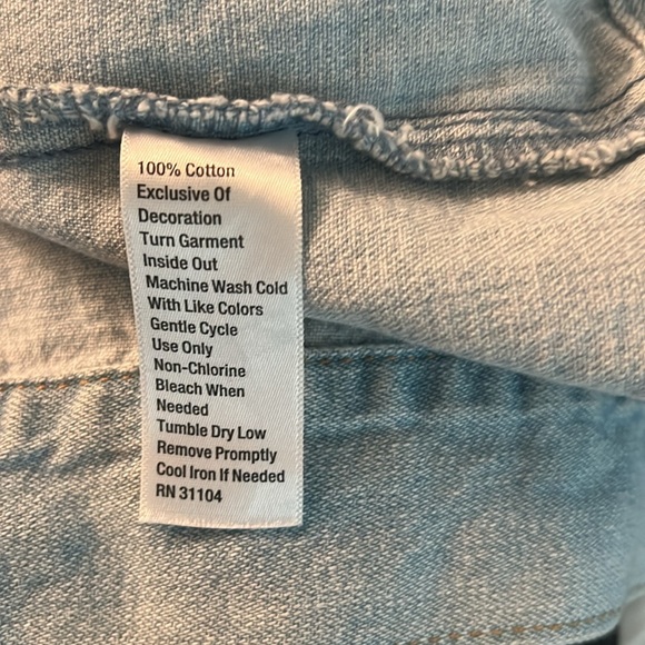 True Craft Denim Distressed Jacket Light Wash Sparkle Collar - Picture 10 of 10